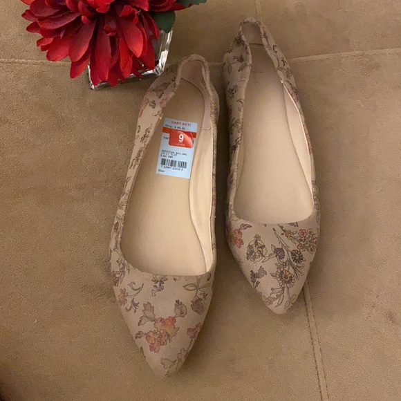 American Rag Flat Leather Floral Shoes - Picture 9 of 10